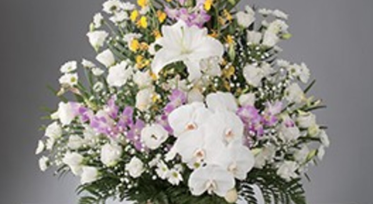 供花とは 手配の仕方や費用 贈る際の注意点をご紹介 葬儀の知識 葬儀 お葬式なら 公益社